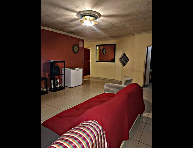 4 BEDROOM HOUSE FOR SALE IN PHILLIP NEL PARK